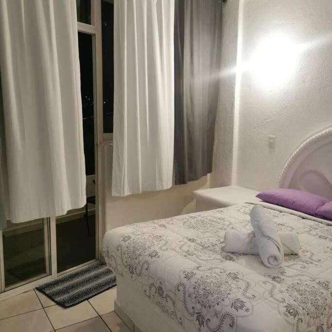 Lovely Studio Apartment With Balcony Ac & Wi-Fi, Minutes From Downtown! Zihuatanejo Ngoại thất bức ảnh